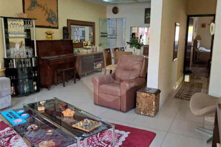 Sobrado à venda com 4 quartos, sendo 2 suítes, em Jardim Modelo, Suzano, SP