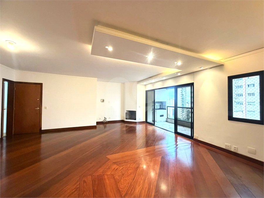 Apartamento à venda com 3 suítes em Vila Suzana, São Paulo, SP