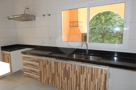 Casa à venda com 3 suítes no condomínio Recanto dos Paturis, Vinhedo - SP