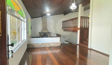 Sobrado à venda com 6 quartos, sendo 3 suítes,  em Dos Casa, São Bernardo do Campo, SP