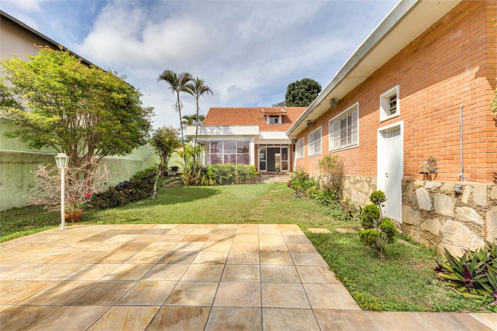 Casa Térrea à venda com 3 quartos, sendo 1 suíte, em Interlagos, São Paulo, SP