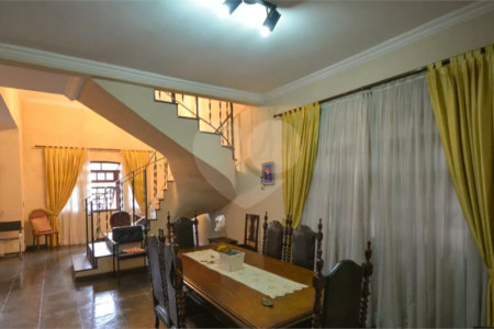 Casa à venda com 4 quartos, sendo 2 suítes, em Vila Mariana, São Paulo, SP