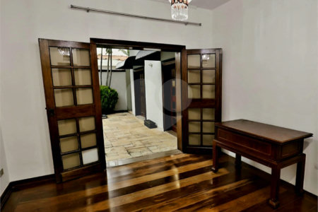 Casa à venda com 4 quartos, sendo 2 suítes, em Jardim São Bento, São Paulo, SP
