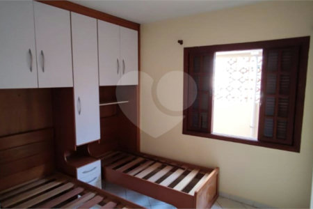 Casa à venda com 3 quartos, sendo 1 suíte, no condomínio Residencial Gabriela, São Paulo - SP
