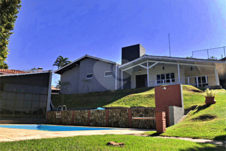 Casa à venda com 4 quartos, sendo 2 suítes, no condomínio Estância Marambaia, Vinhedo - SP