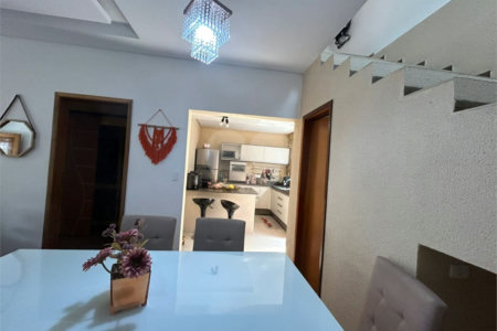Sobrado à venda com 6 quartos, sendo 1 suíte,  em Vila do Encontro, São Paulo, SP