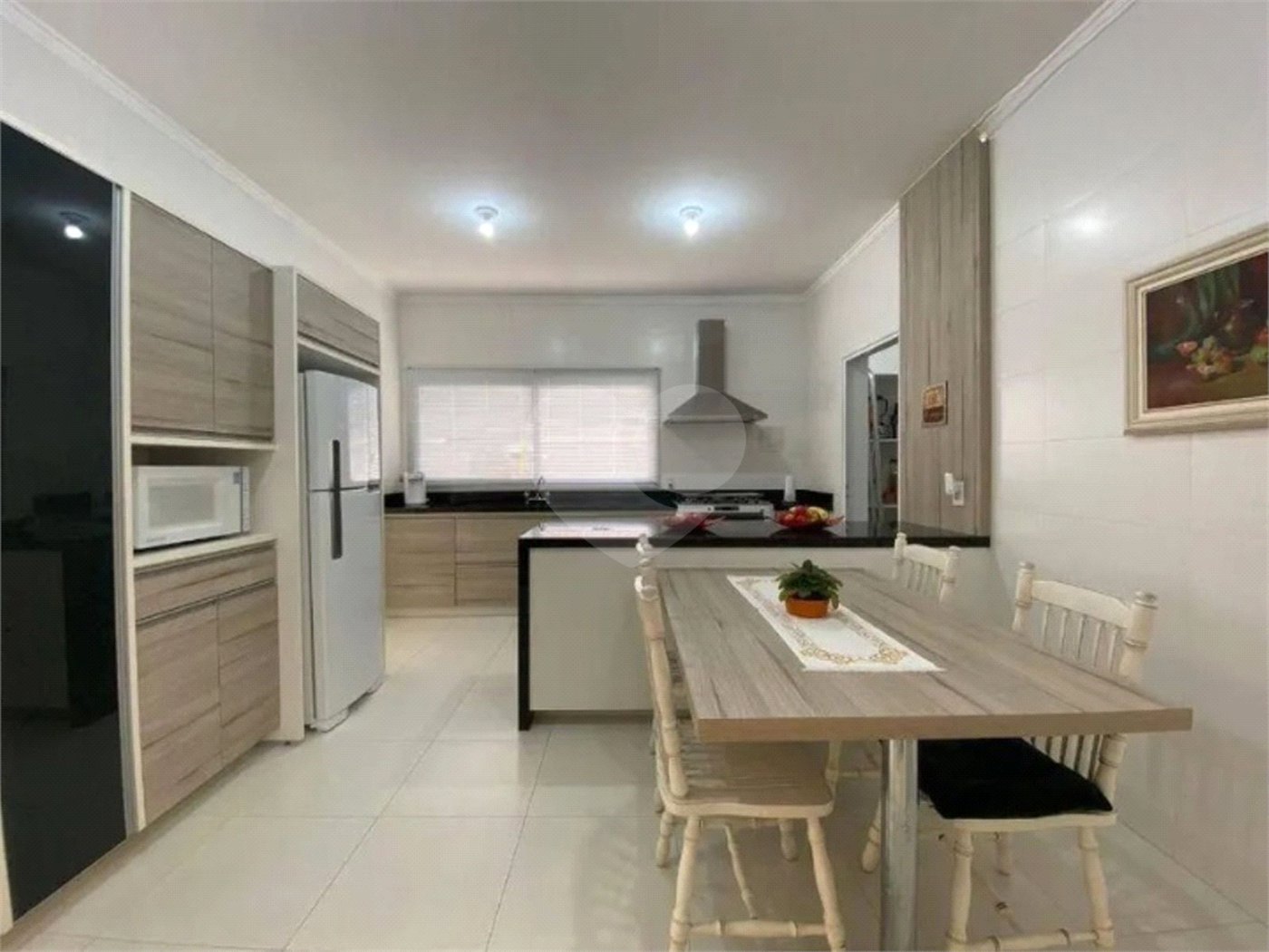 Casa à venda com 4 suítes no condomínio Ipê Velho, Vinhedo - SP