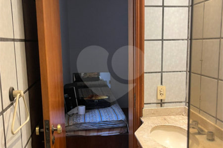 Apartamento à venda com 4 suítes em Vila Uberabinha, São Paulo, SP