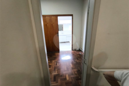 Sobrado à venda com 5 quartos, sendo 1 suíte, em Jardim Trussardi, São Paulo, SP