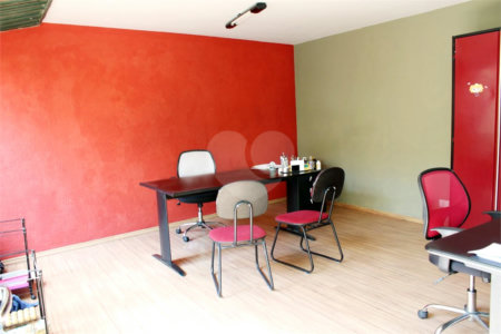 Casa à venda com 4 quartos, sendo 2 suítes, em Jardim Leonor, São Paulo, SP