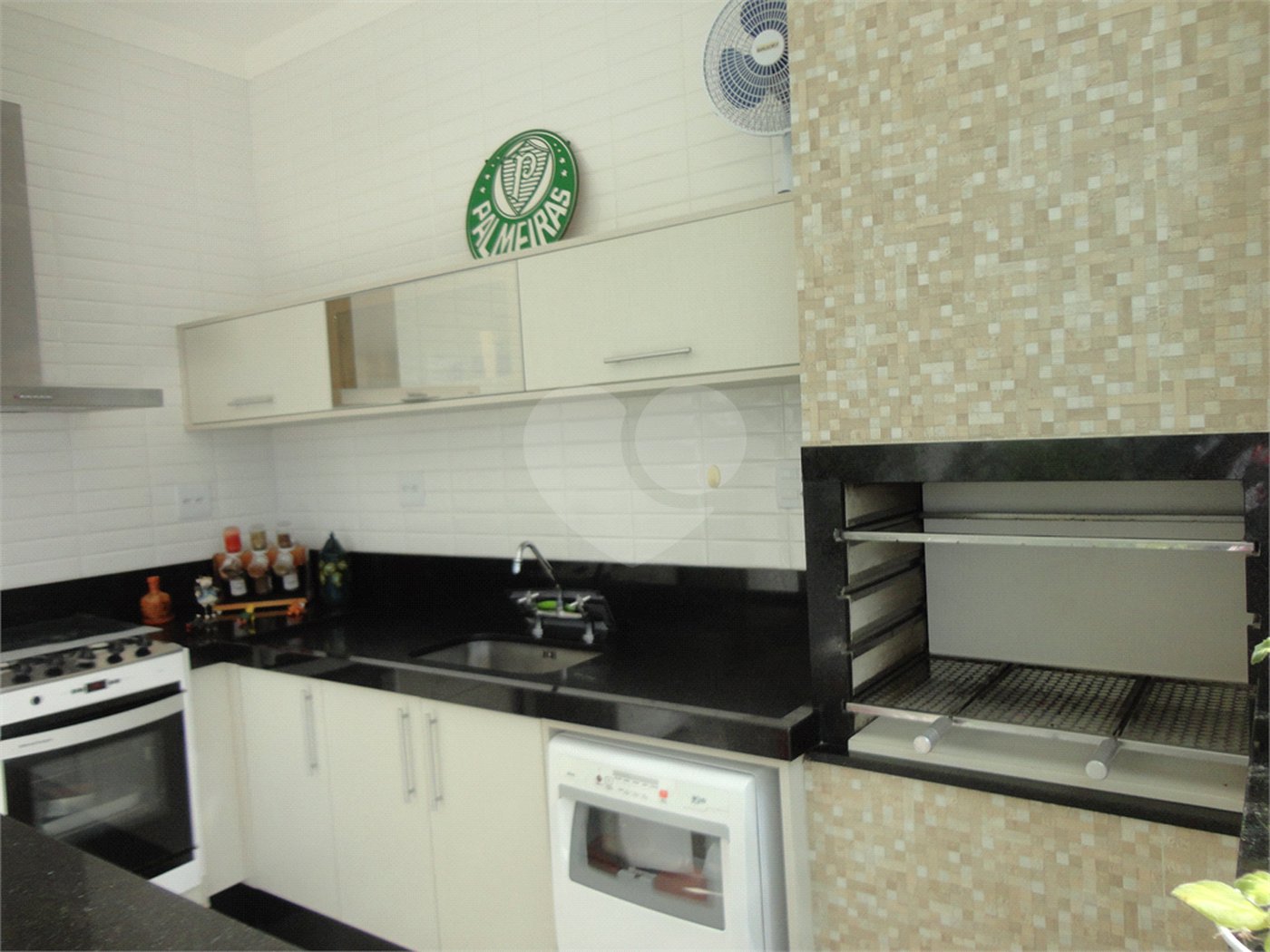 Casa à venda com 3 quartos, sendo 2 suítes, no condomínio Águas da Serra, Valinhos - SP