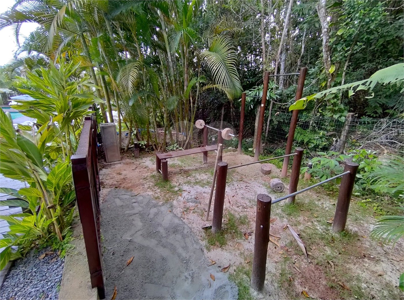 Casa à venda ou para alugar com 4 suítes no condomínio Sambaqui, São Sebastião - SP