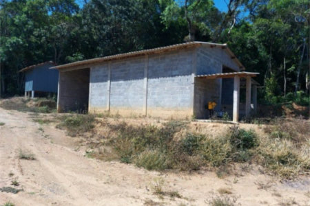 Sítio à venda com 5 quartos, sendo 1 suíte,  em Área Rural de Tapiraí, Tapiraí, SP
