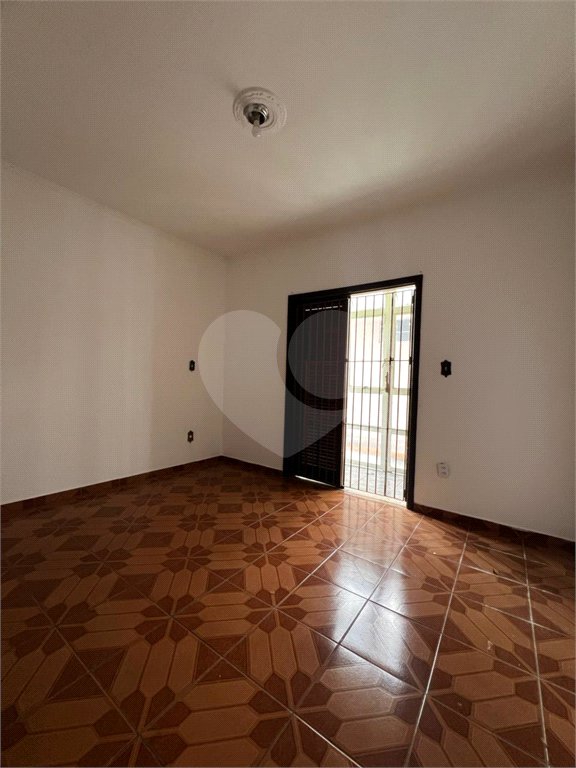Sobrado à venda com 6 quartos, sendo 4 suítes,  em Vila Oliveira, Mogi das Cruzes, SP