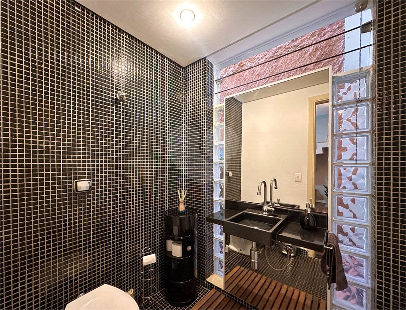 Casa à venda com 3 quartos, sendo 1 suíte,  no condomínio Barão do Triunfo, São Paulo - SP
