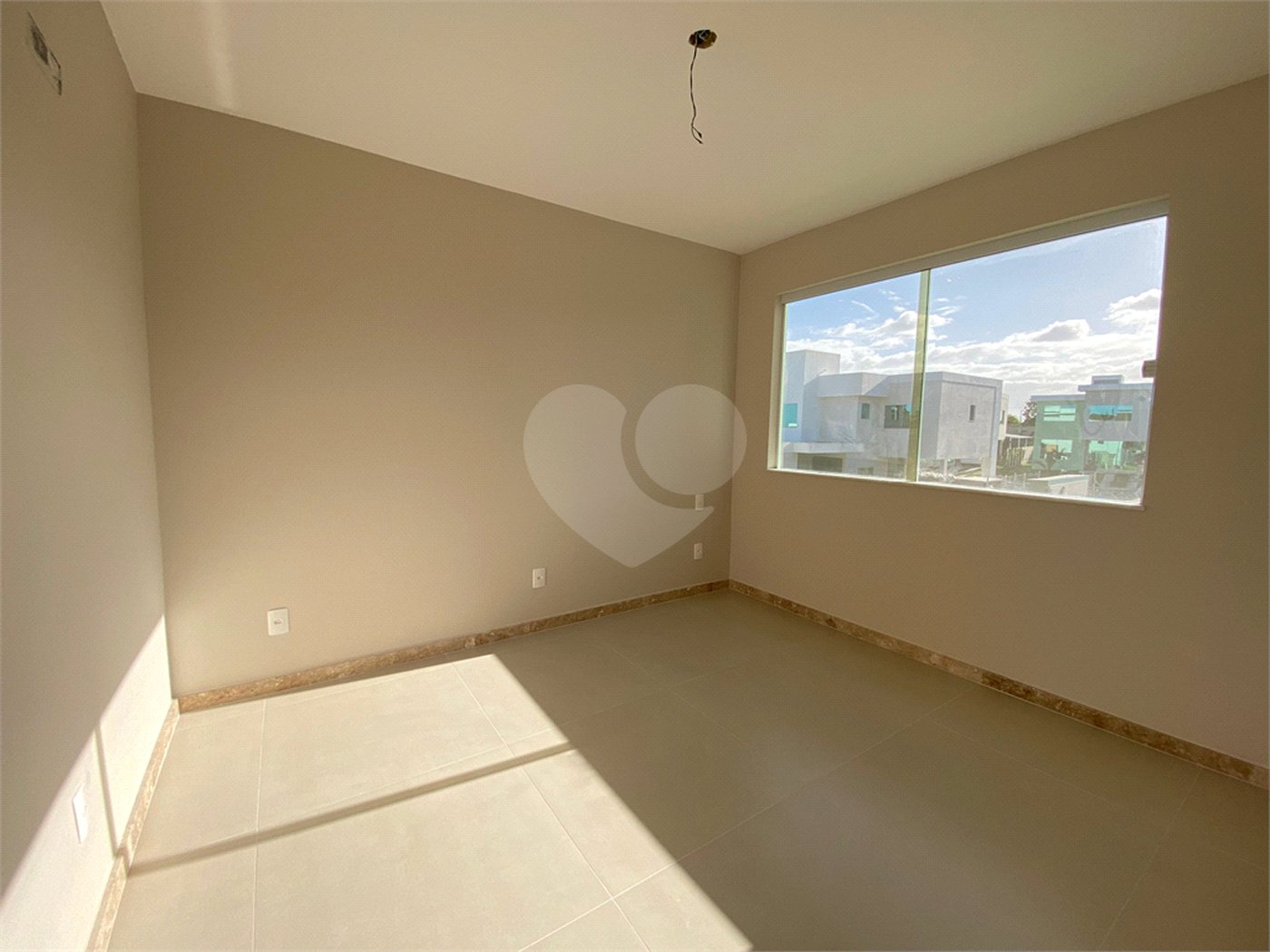 Casa à venda com 4 quartos, sendo 3 suítes, em Orla Norte, Porto Seguro, BA