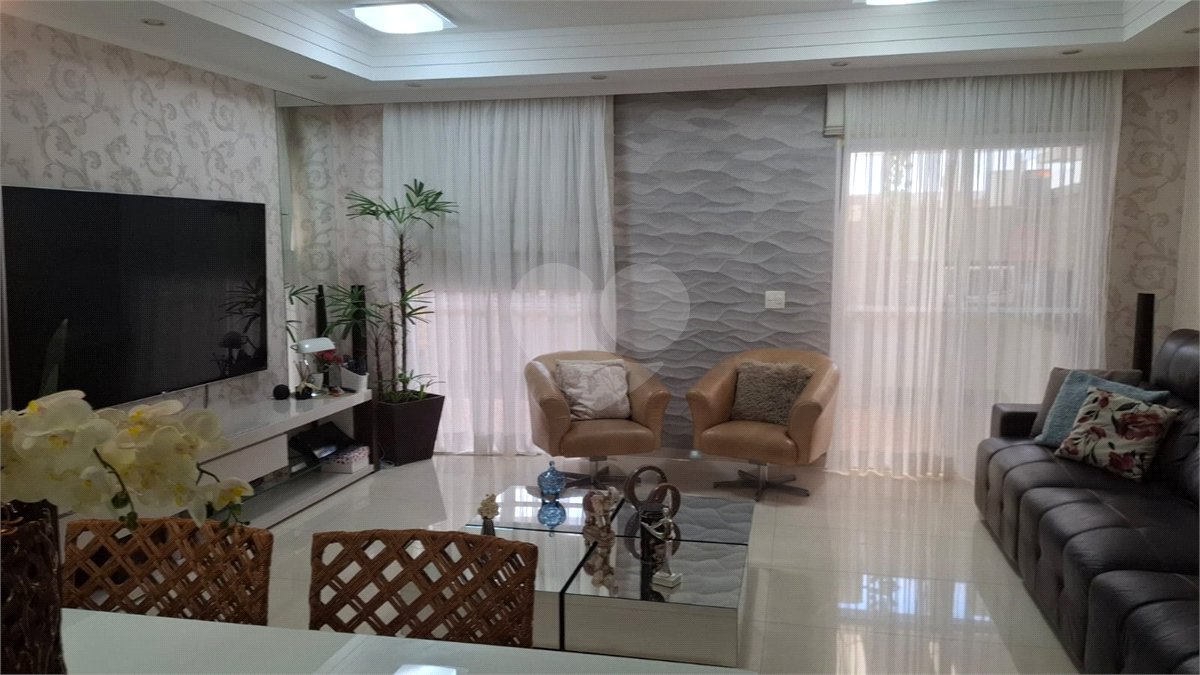 Casa à venda com 3 suítes no condomínio Villa das Flores, Mogi das Cruzes - SP