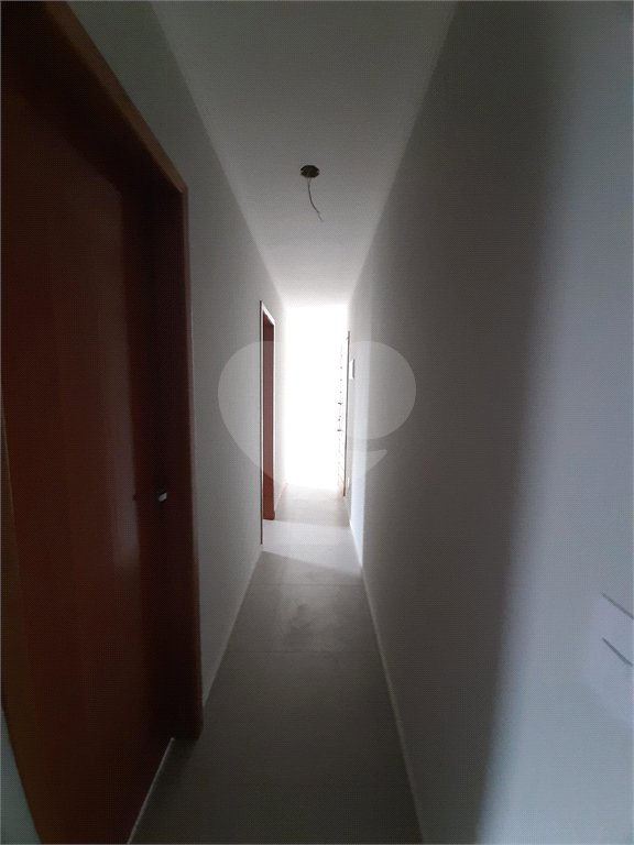 Apartamento COBERTURA com 66m2, 3 quartos, banheiro, sala, cozinha, quintal e 1 vaga