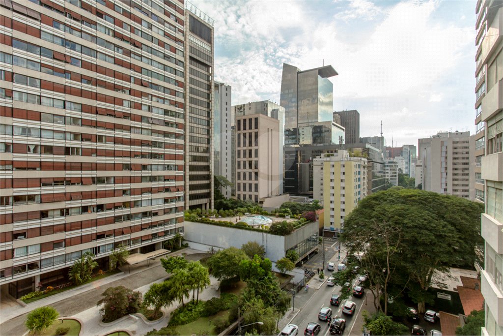 Apto Reformado prox à Av.Paulista - 230m2 /4 Suítes + Escritório/3 Vagas de garagem