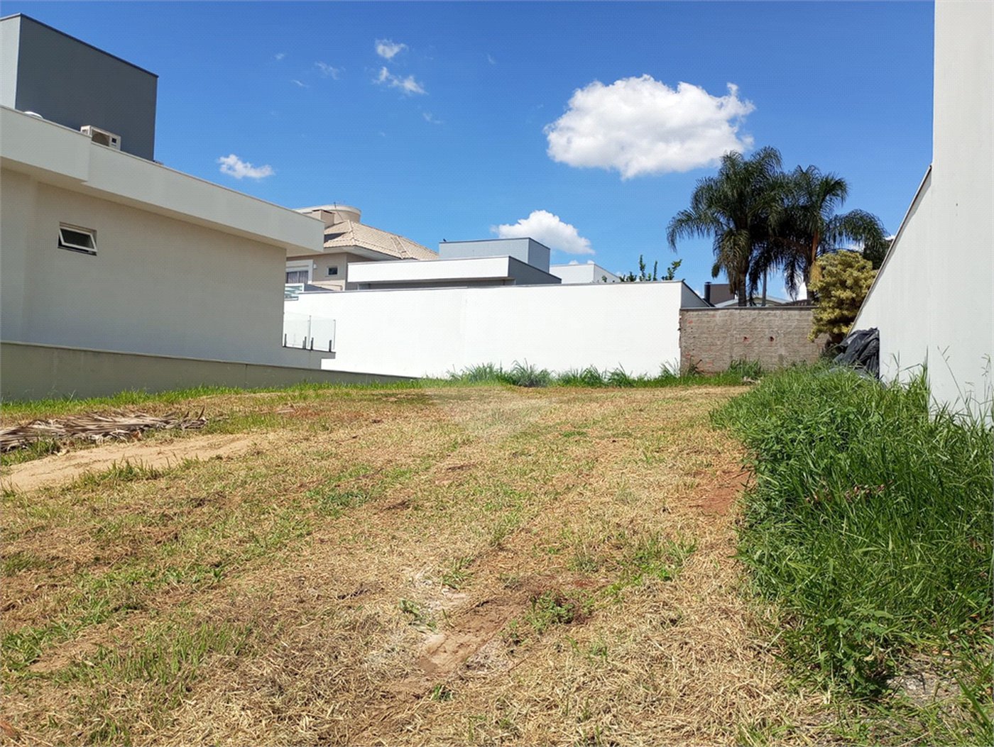 Terreno para venda no condomínio de alto padrão DAMHA II