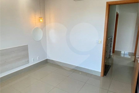 Casa à venda com 3 quartos, sendo 1 suíte, no condomínio Solar das Torres, Cuiabá - MT