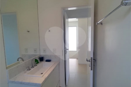 Casa à venda ou para alugar com 4 suítes no condomínio Sambaqui, São Sebastião - SP