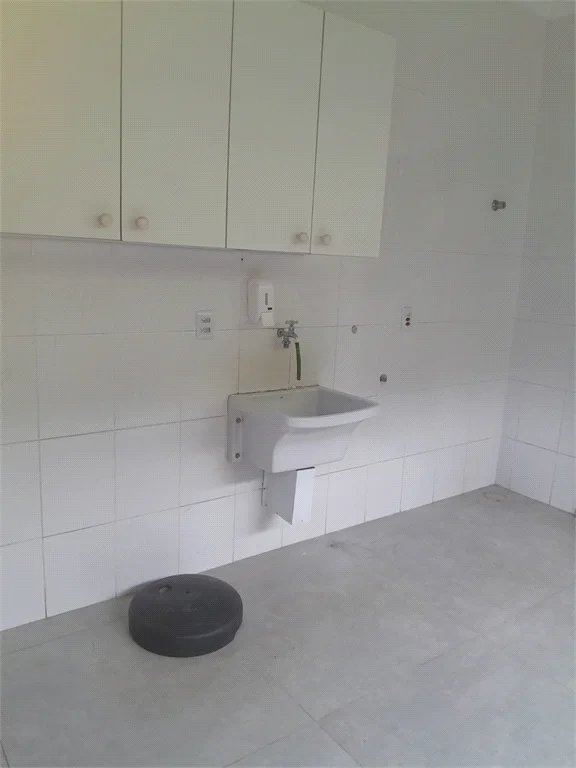 Casa à venda ou para alugar com 4 suítes em Chácaras São Carlos, Cotia, SP