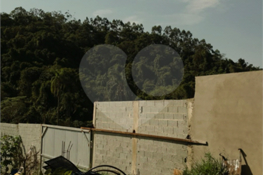 Casa à venda ou para alugar com 3 suítes em Mairiporã, SP
