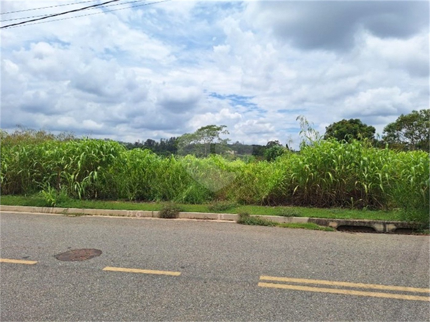 Terreno à venda com 1 suíte em Pinheirinho, Vinhedo, SP