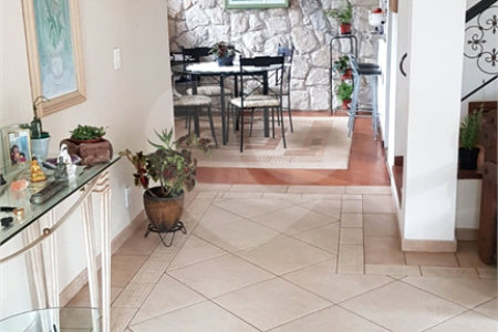 Casa à venda ou para alugar com 5 quartos, sendo 1 suíte, em Cumbari, Mairiporã, SP