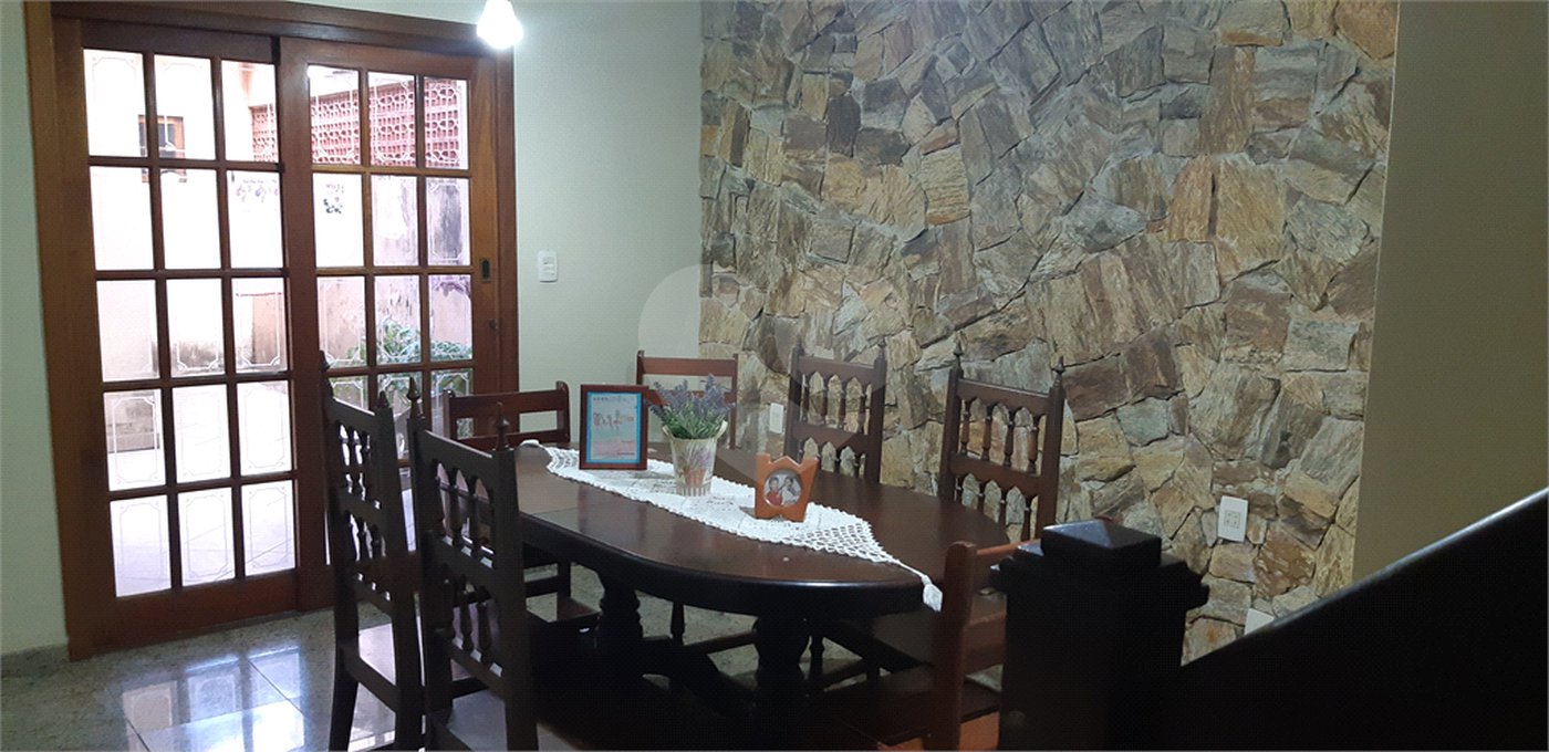 Sobrado à venda com 7 quartos, sendo 2 suítes, em Jardim Marajoara, São Paulo, SP