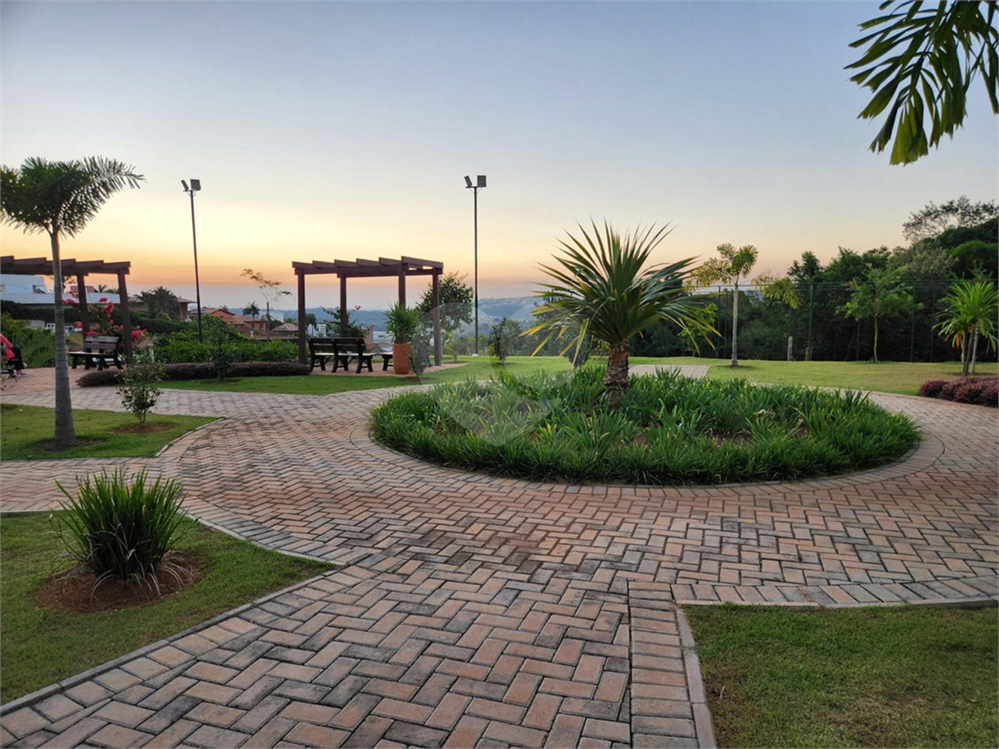 Terreno à venda no condomínio Residencial Jardim Primavera, Louveira - SP