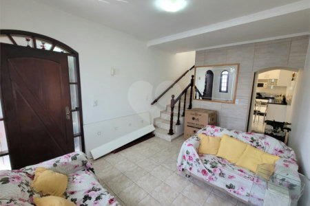 Sobrado à venda com 3 quartos, sendo 1 suíte, em Vila dos Remédios, São Paulo, SP