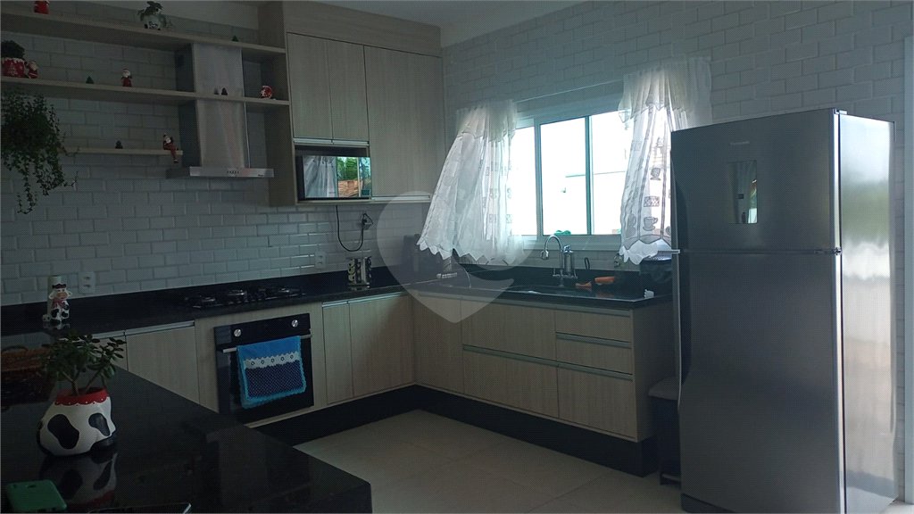 Casa à venda com 5 suítes no condomínio Village da Serra, Araçoiaba da Serra - SP