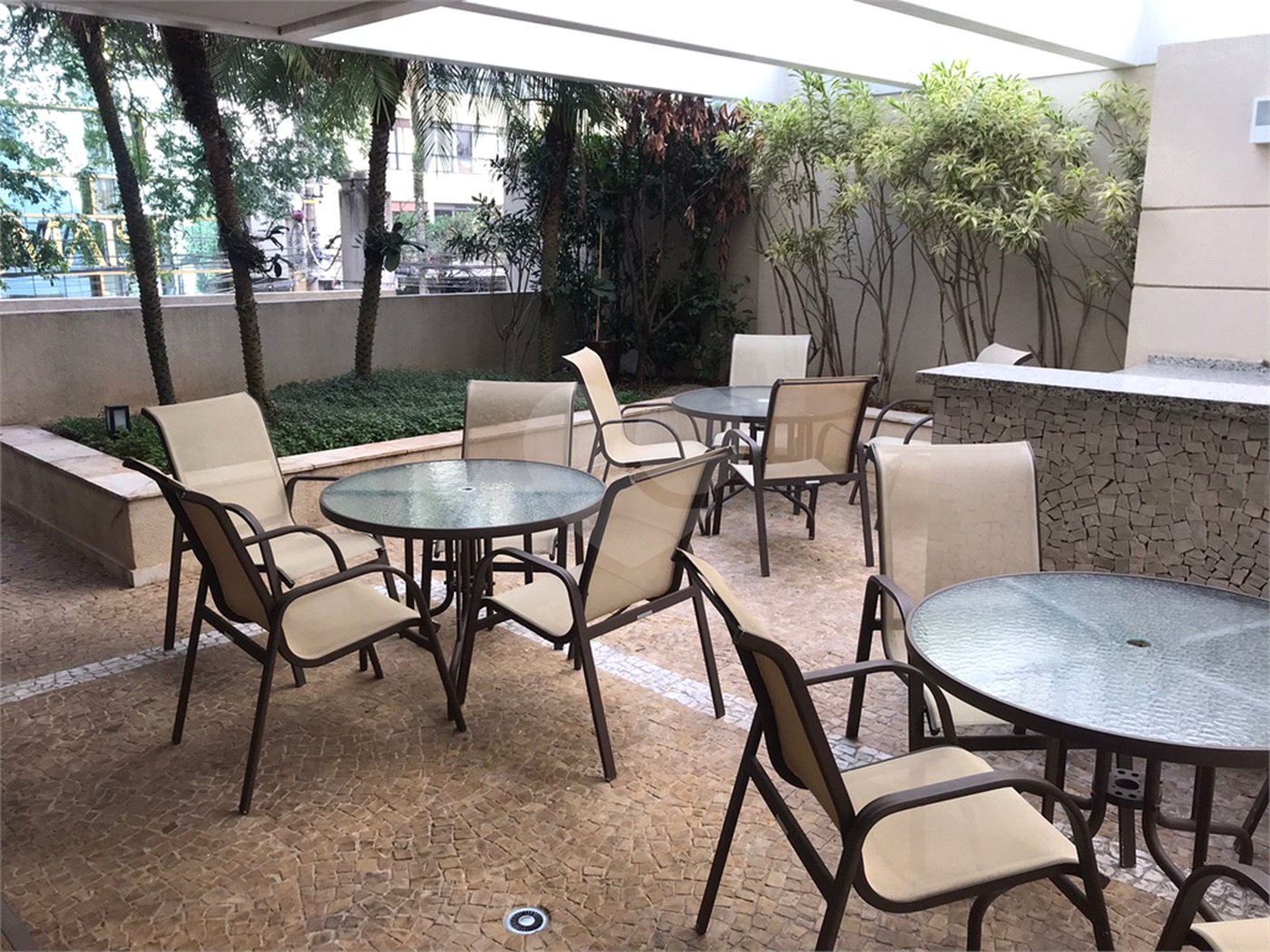 APARTAMENTO 2 QUARTOS (1 SUÍTE) À VENDA NO PARAÍSO