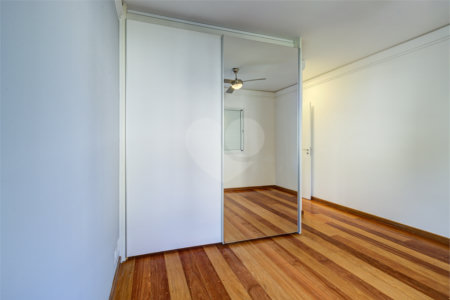 Casa à venda com 4 suítes no condomínio Ville de Marseille, São Paulo - SP