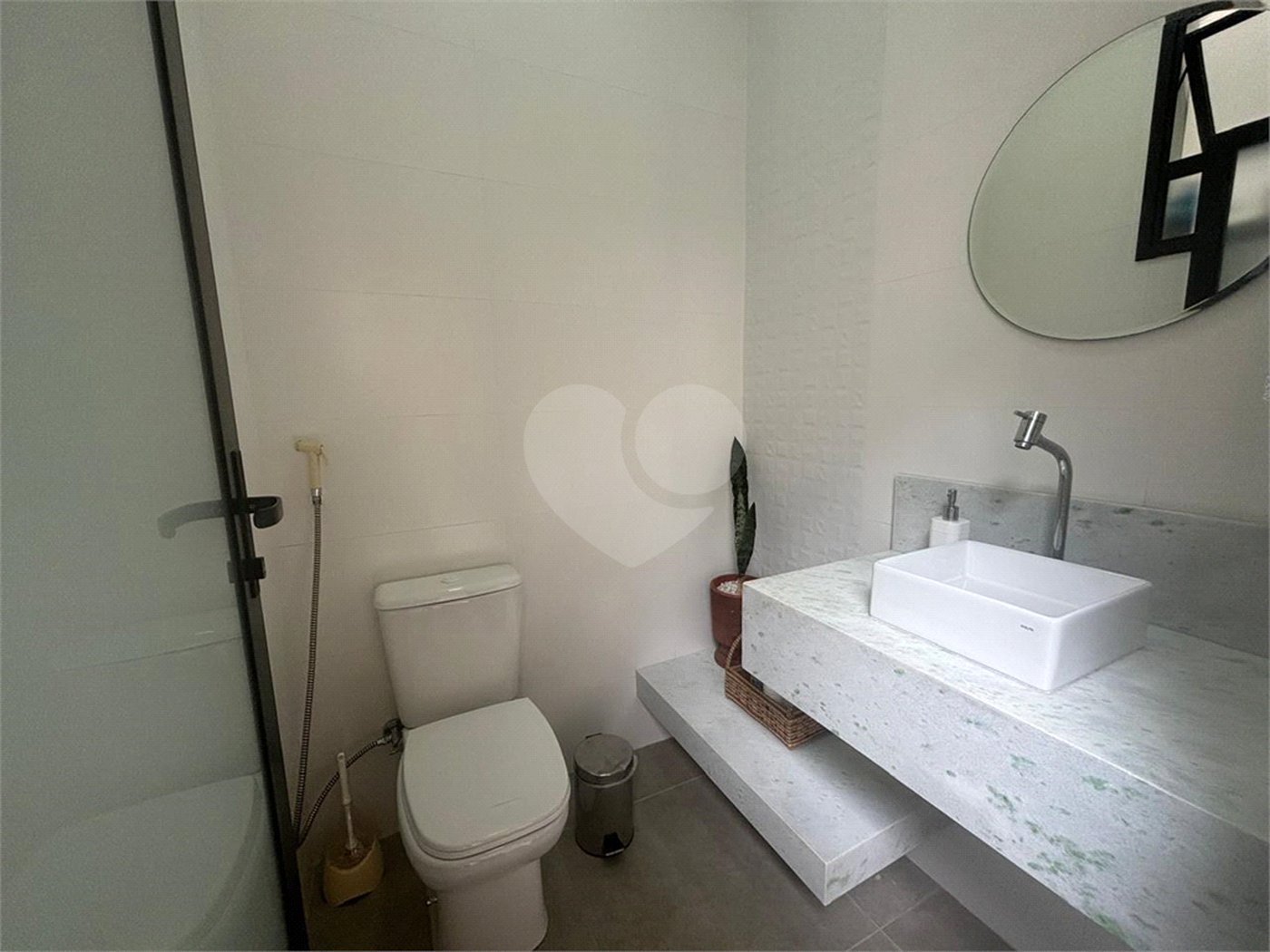 Casa à venda com 3 quartos, sendo 1 suíte, no condomínio Sun Lake, Sorocaba - SP