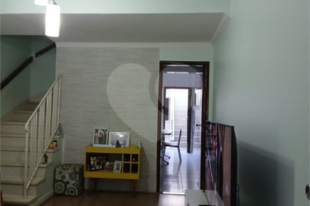 Sobrado à venda com 3 quartos, sendo 1 suíte, em Jardim Humaitá, São Paulo, SP