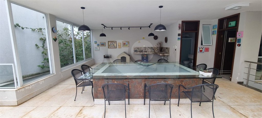 Casa à venda com 5 quartos, sendo 2 suítes, no condomínio Swiss Park, São Bernardo do Campo - SP
