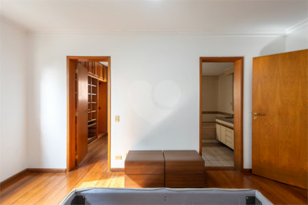 Apartamento à venda com 4 quartos, sendo 3 suítes,  em Jardim Monte Kemel, São Paulo, SP