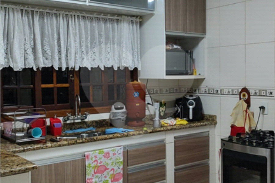 Casa à venda com 4 quartos, sendo 1 suíte, no condomínio Parque Suiça, Caieiras - SP