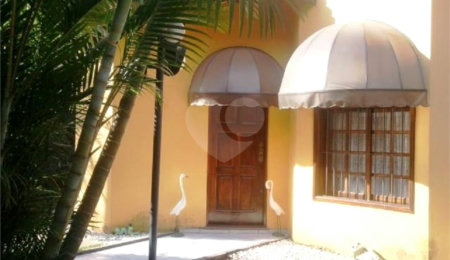 Sobrado à venda com 4 quartos, sendo 2 suítes,  em Horto, São Paulo, SP