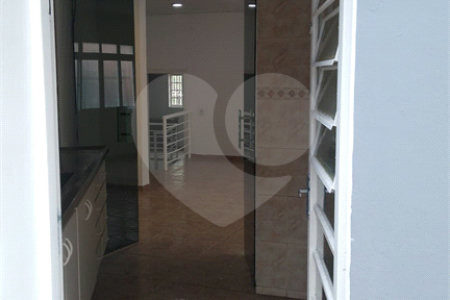 Sobrado à venda com 4 quartos, sendo 3 suítes, em Cidade Mãe do Céu, São Paulo, SP