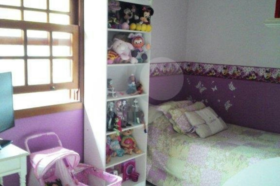 Casa à venda com 4 quartos, sendo 2 suítes,  em Horto, São Paulo, SP