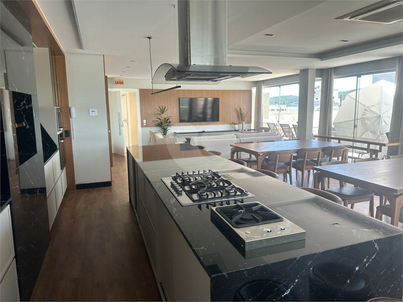 Apartamento à venda ou para alugar com 2 suítes em Itacorubi, Florianópolis, SC