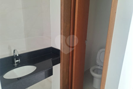 Sobrado à venda com 3 quartos, sendo 1 suíte, em Vila São Geraldo, São Paulo, SP