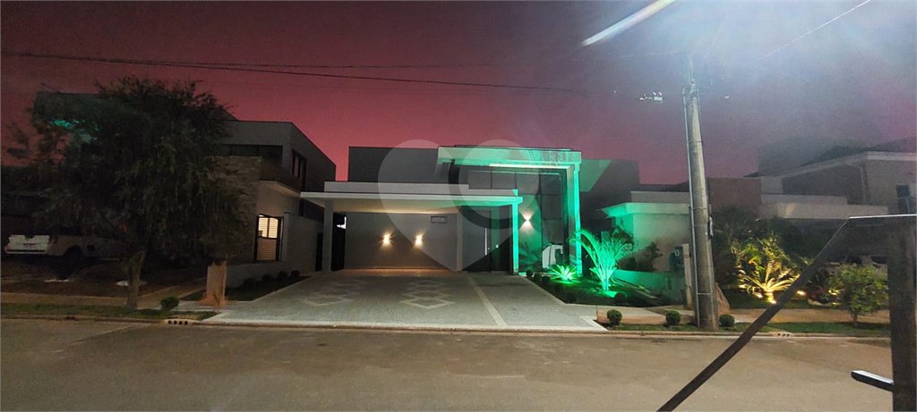 Casa à venda com 3 suítes no condomínio Residencial Terras do Cancioneiro, Paulínia - SP