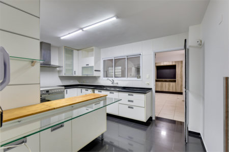 Sobrado à venda com 4 quartos, sendo 3 suítes, em Campo Belo, São Paulo, SP