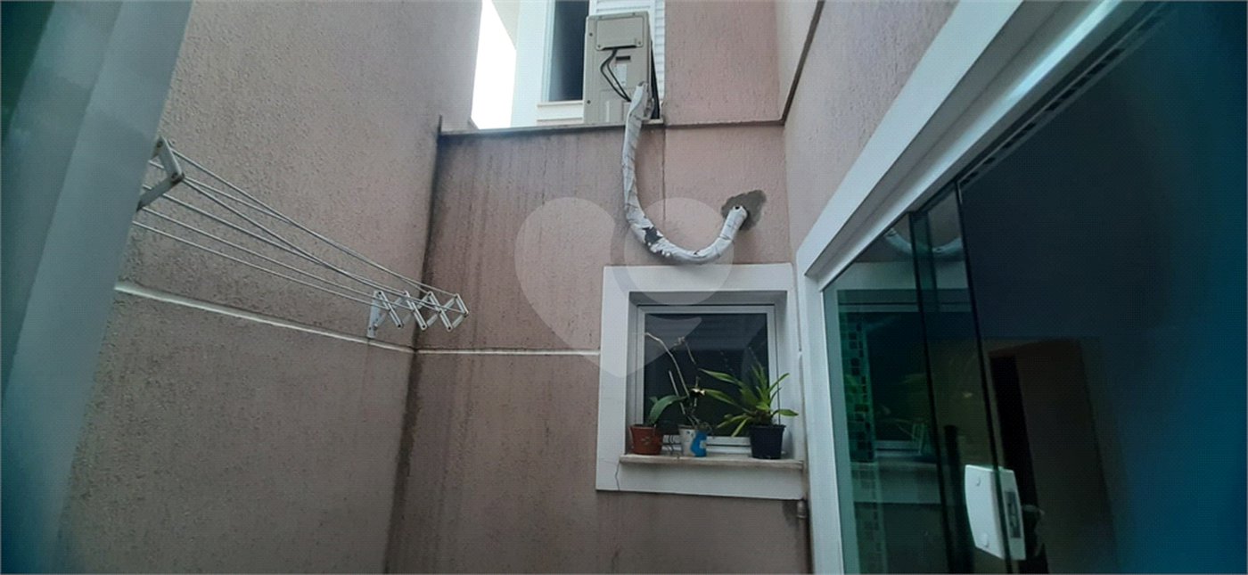 Casa à venda com 3 quartos, sendo 2 suítes, no condomínio Mário Araújo, São Paulo - SP