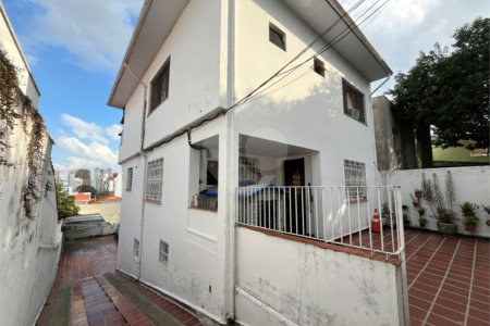 Sobrado à venda com 4 quartos, sendo 2 suítes,  em Vila Mariana, São Paulo, SP